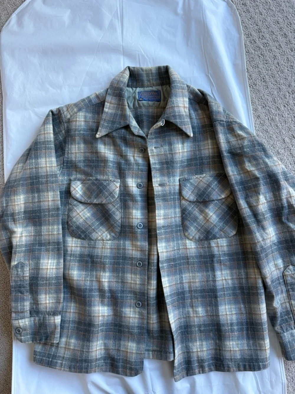 Vintage Pendleton men’s virgin wool shirt. Size Medium  1950s vintage